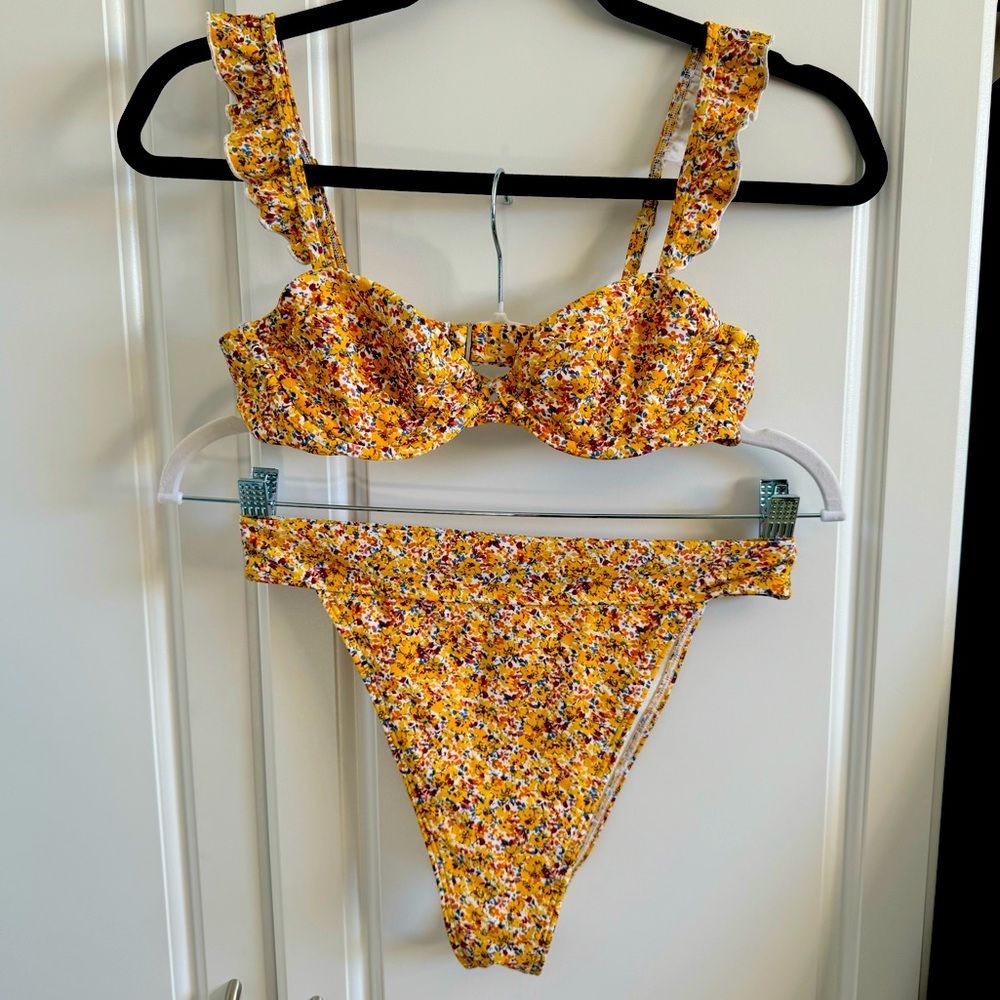 A&F Women’s Ruffle Bikini Set